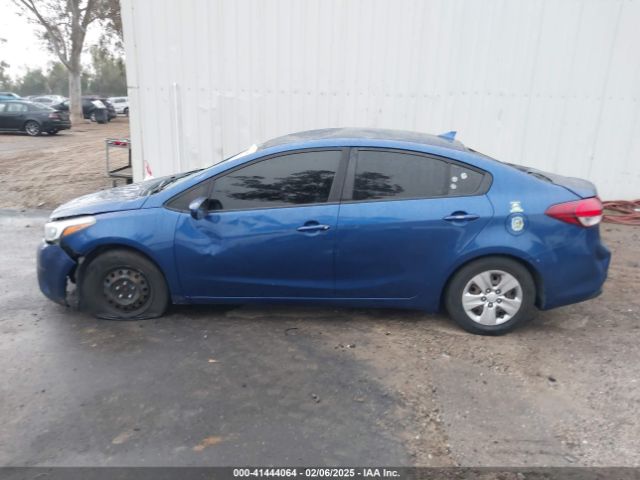 3KPFK4A70JE236633 KIA FORTE LX