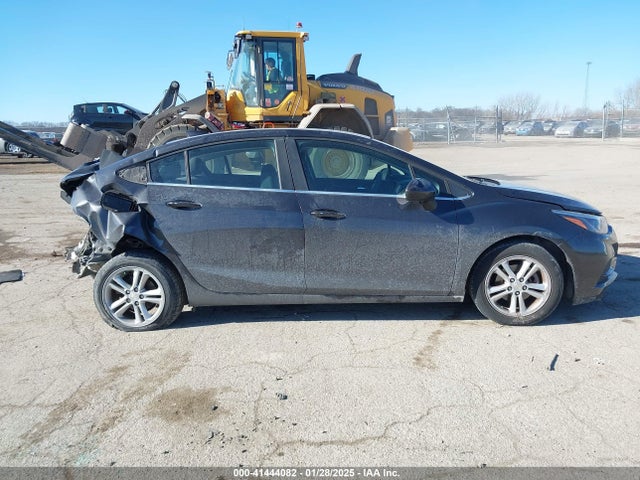 1G1BE5SM6H7195671 Chevrolet Cruze Lt Auto
