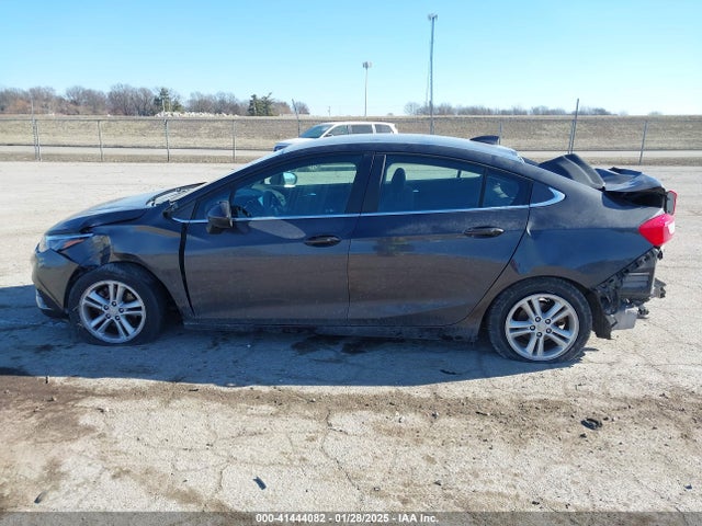 1G1BE5SM6H7195671 Chevrolet Cruze Lt Auto