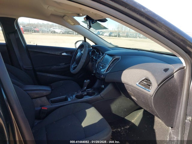 1G1BE5SM6H7195671 Chevrolet Cruze Lt Auto
