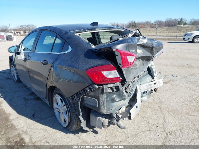 1G1BE5SM6H7195671 Chevrolet Cruze Lt Auto