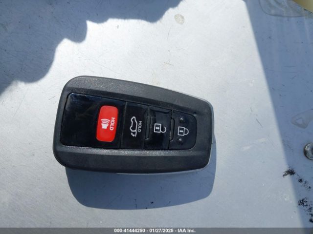 2T3P1RFV8RC467566 Toyota Rav4 Xle/xle Premium