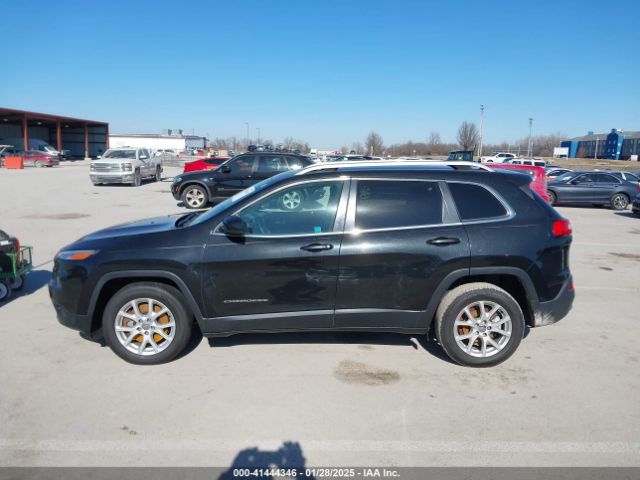1C4PJLCB8GW330017 Jeep Cherokee Latitude
