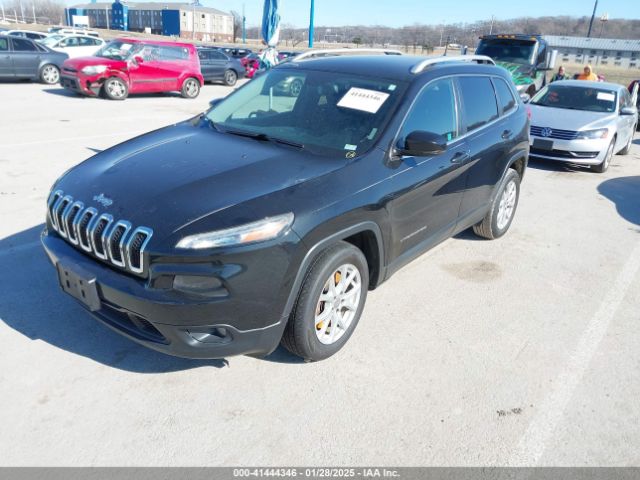 1C4PJLCB8GW330017 Jeep Cherokee Latitude