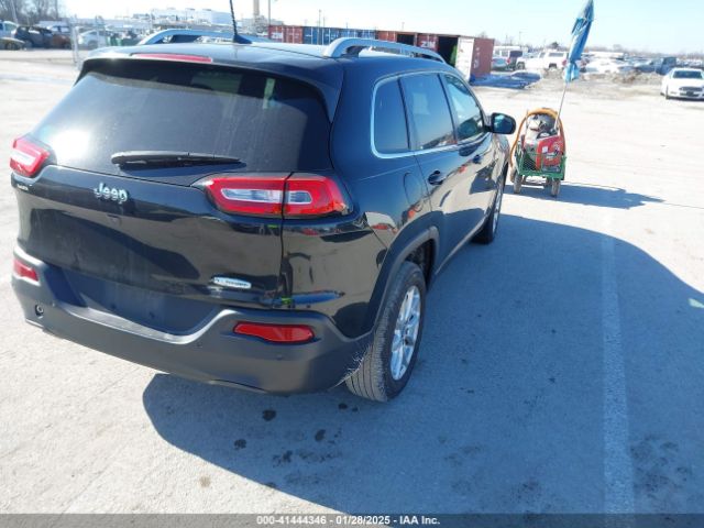 1C4PJLCB8GW330017 Jeep Cherokee Latitude