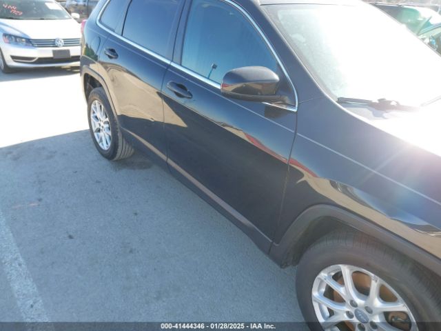 1C4PJLCB8GW330017 Jeep Cherokee Latitude