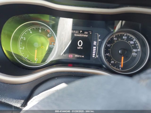 1C4PJLCB8GW330017 Jeep Cherokee Latitude