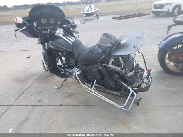 2013 HARLEY-DAVIDSON FLHTCU 1HD1FCM16DB634624 Photo 2