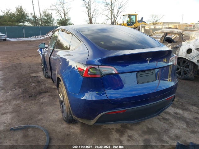 2024 TESLA MODEL Y 7SAYGDEE6RF168687 Photo 2