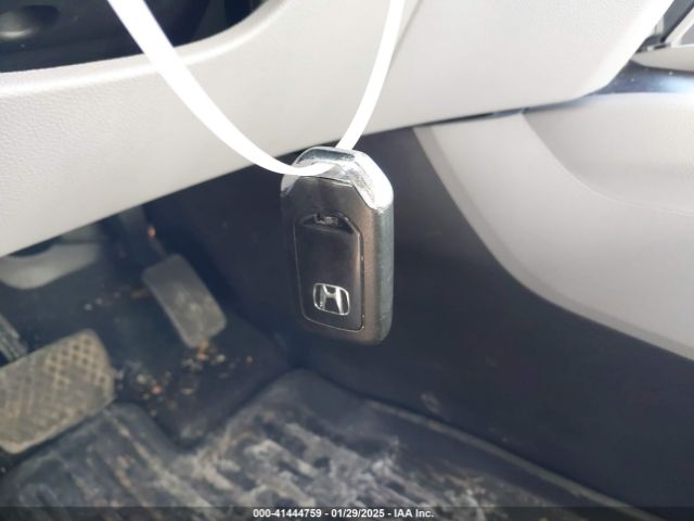 5FNYF6H15JB066001 Honda PILOT LX