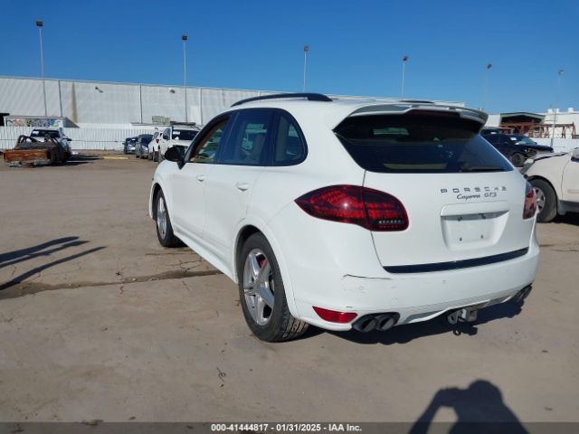 2013 PORSCHE CAYENNE WP1AD2A29DLA79210 Photo 2