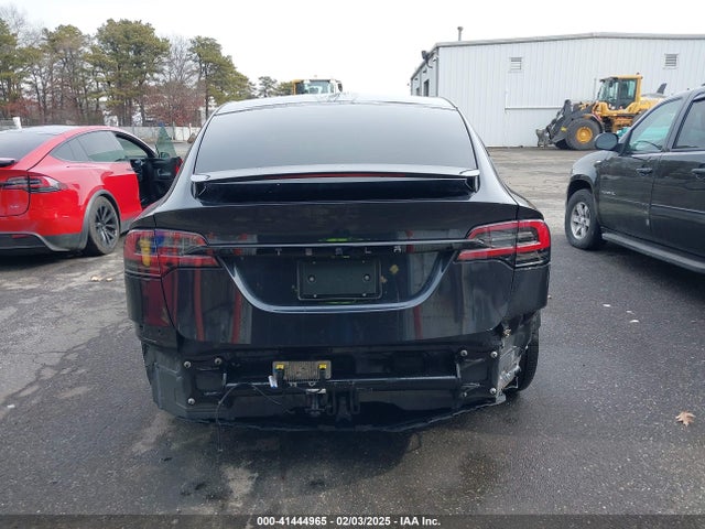 Tesla Model X Long Range 2024 7SAXCAE50RF453410 Image 17