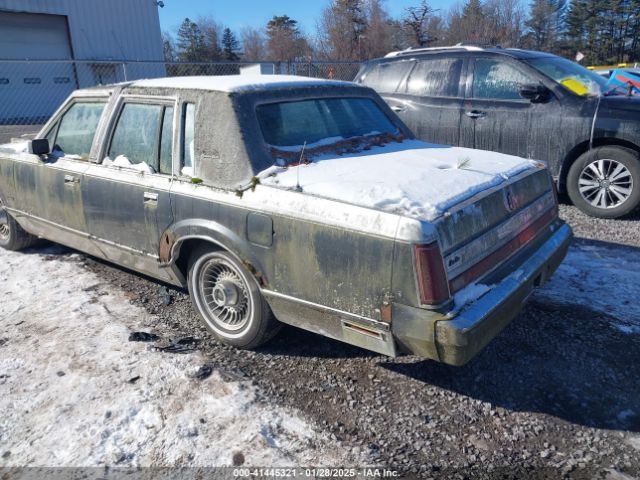 1988 LINCOLN TOWN CAR 1LNBM82F8JY638492 Photo 2