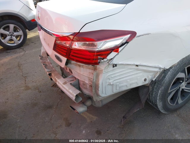 1HGCR2F30HA111932 Honda ACCORD LX