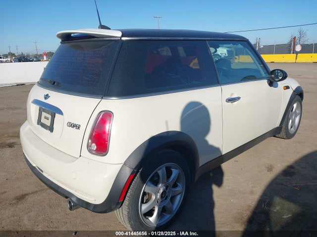 2006 MINI COOPER WMWRC335X6TK18734 Photo 3