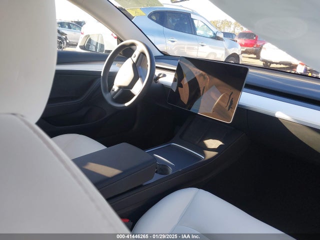 2023 TESLA MODEL 3 5YJ3E1EB7PF634982 Photo 4