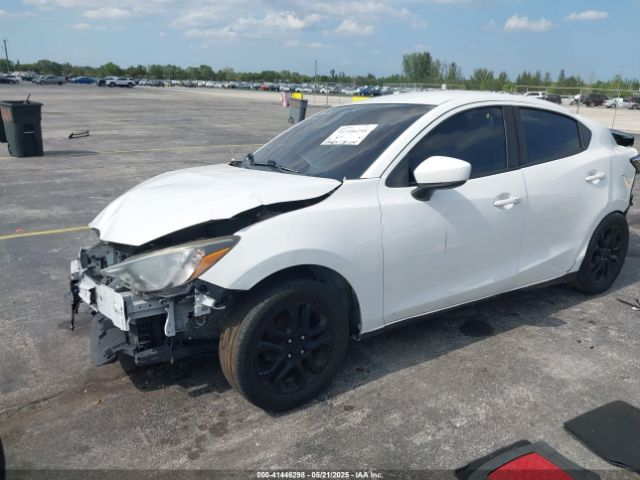 3MYDLBYV0KY517300 Toyota Yaris L/le/xle