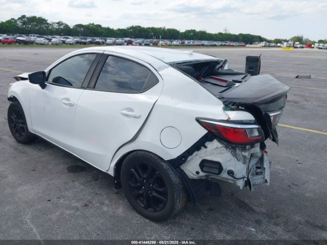 3MYDLBYV0KY517300 Toyota Yaris L/le/xle