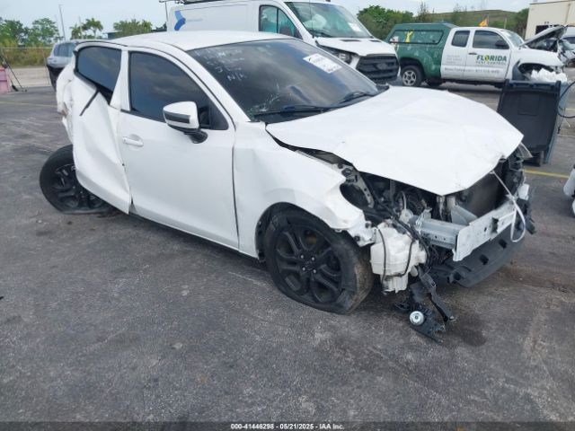 3MYDLBYV0KY517300 Toyota Yaris L/le/xle