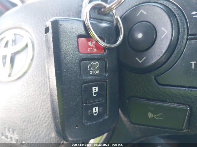 JTMWFREVXJD117418 Toyota Rav4 Adventure/xle