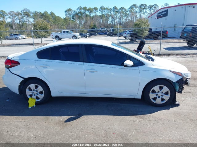 KIA FORTE LX 2017 3KPFK4A75HE092006 Image 13