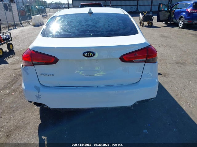 KIA FORTE LX 2017 3KPFK4A75HE092006 Image 16