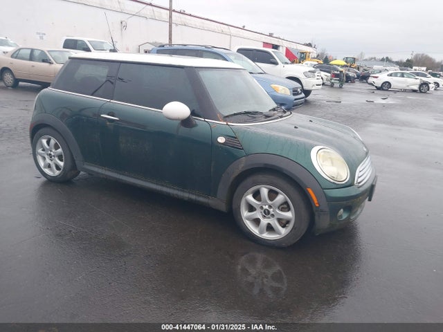 2008 MINI COOPER WMWMF33598TU68650 Photo 0