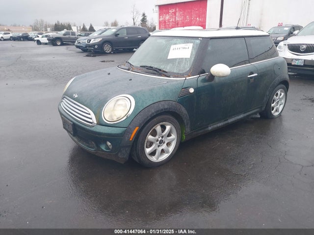 2008 MINI COOPER WMWMF33598TU68650 Photo 1