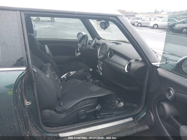 2008 MINI COOPER WMWMF33598TU68650 Photo 4