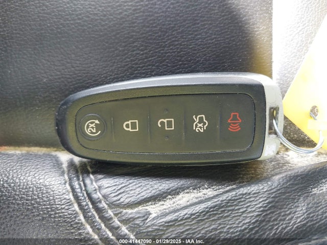 1FMCU9J93JUB23624 Ford Escape Titanium