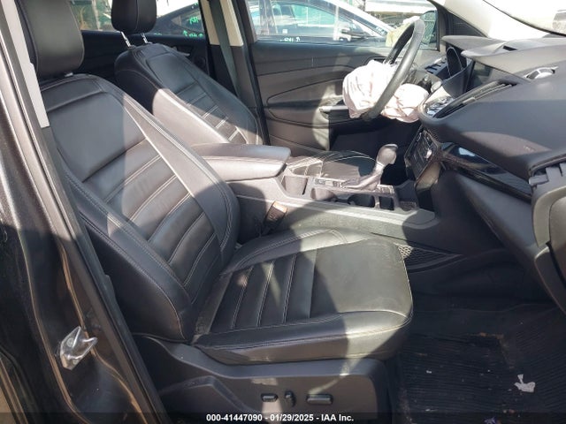 1FMCU9J93JUB23624 Ford Escape Titanium