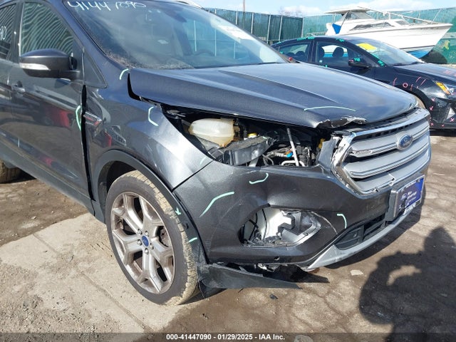 1FMCU9J93JUB23624 Ford Escape Titanium