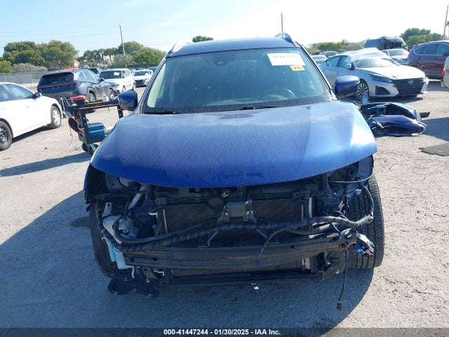 JN8AT2MT5KW256070 Nissan ROGUE SV