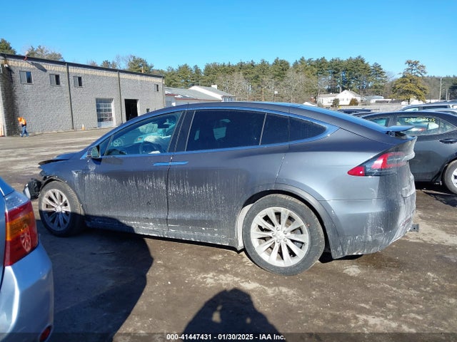 5YJXCBE27JF088737 Tesla 2018