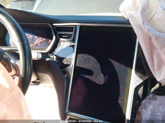 5YJXCBE27JF088737 Tesla 2018