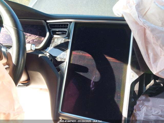 5YJXCBE27JF088737 Tesla 2018