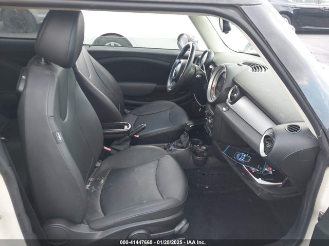 2011 MINI COOPER WMWSU3C5XBT251760 Photo 4