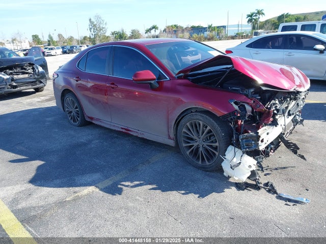 2018 4T1B11HKXJU625187 main image