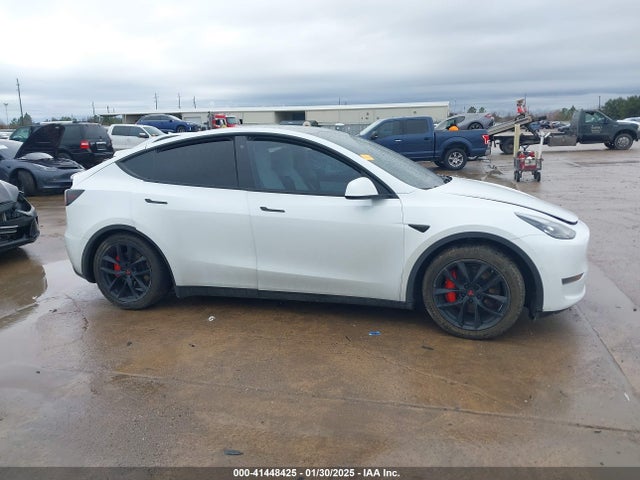 7SAYGDEF1NF456829 Tesla Model Y Performance Dual Motor All-wheel Drive