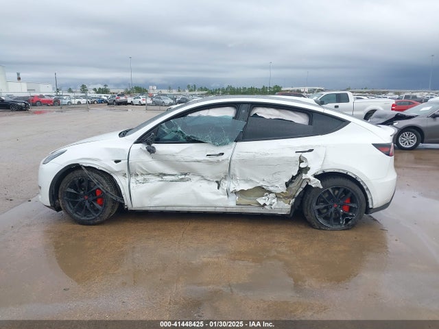 7SAYGDEF1NF456829 Tesla Model Y Performance Dual Motor All-wheel Drive