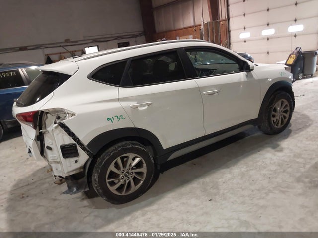 KM8J3CA41HU474439 Hyundai TUCSON SE