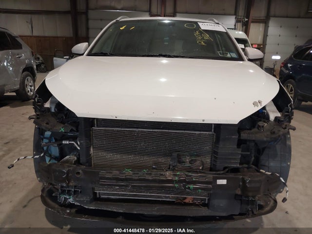 KM8J3CA41HU474439 Hyundai TUCSON SE