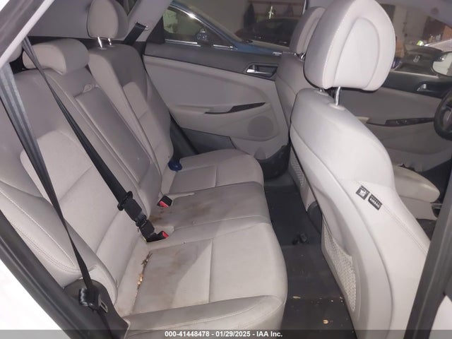 KM8J3CA41HU474439 Hyundai TUCSON SE