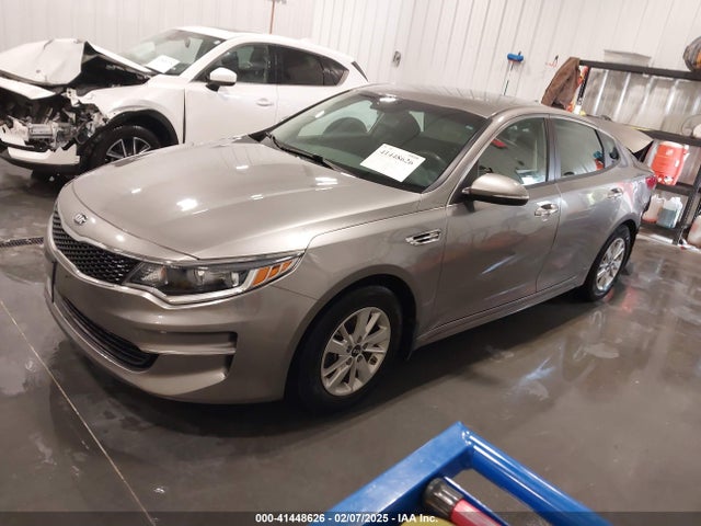 KIA Optima Lx 2017 5XXGT4L37HG134422 Image 2