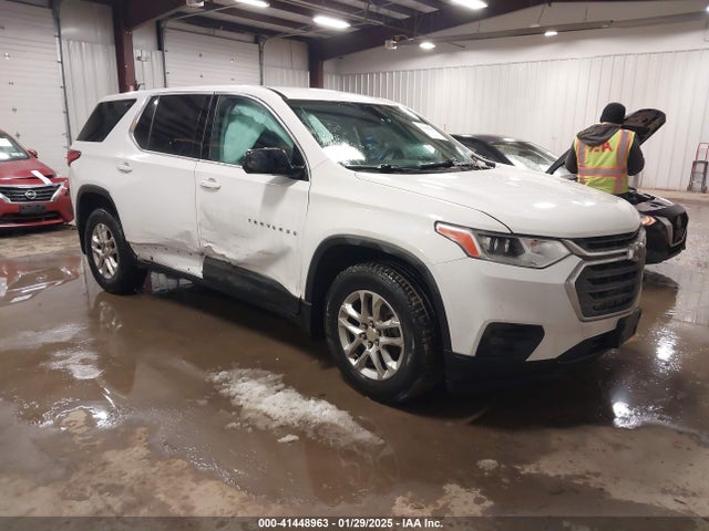 Chevrolet Traverse Ls 2018 1GNEVFKW8JJ193464 Image 1