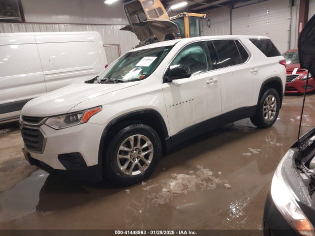 Chevrolet Traverse Ls 2018 1GNEVFKW8JJ193464 Image 2