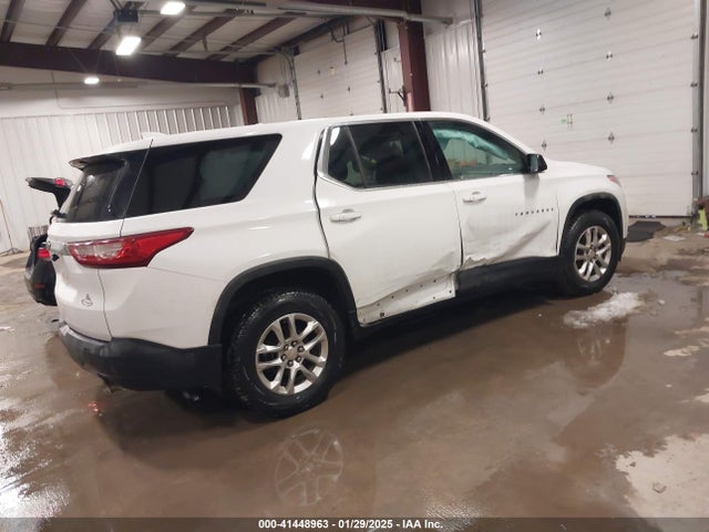 Chevrolet Traverse Ls 2018 1GNEVFKW8JJ193464 Image 4