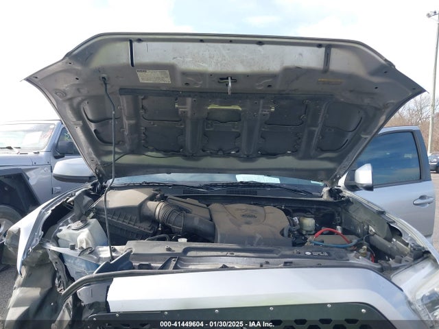 5TFAZ5CN6JX057889 Toyota Tacoma Sr5 V6