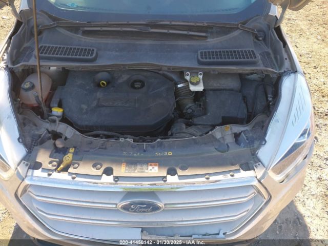 1FMCU9J93HUC81133 Ford Escape Titanium