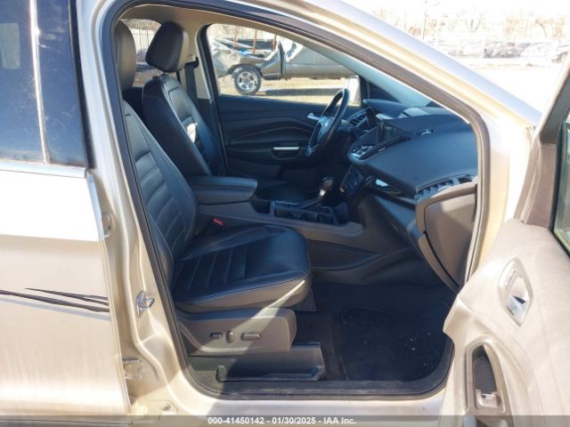 1FMCU9J93HUC81133 Ford Escape Titanium